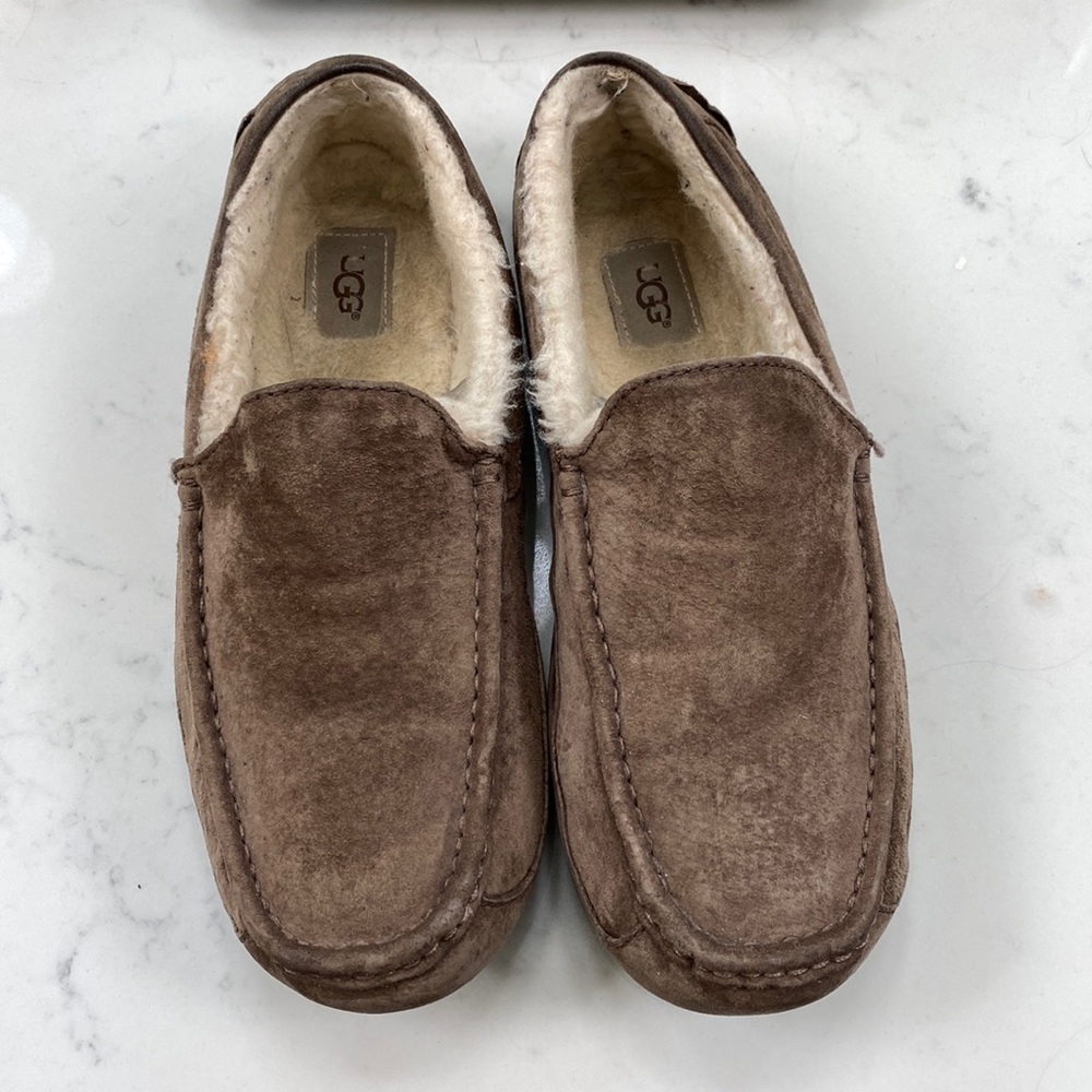 UGG Mens Ascot slipper size 10